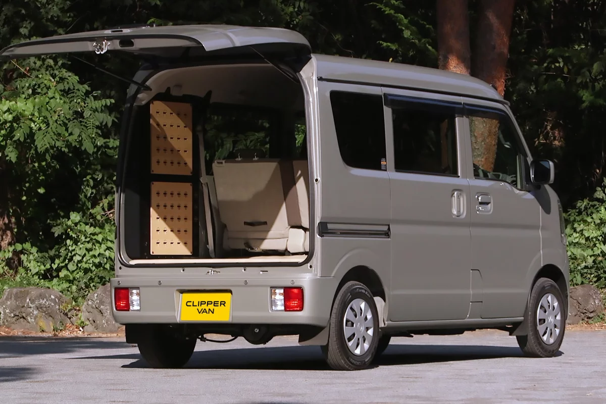 Nissan Clipper: Мини-кемпер с умной системой Multi-Rack