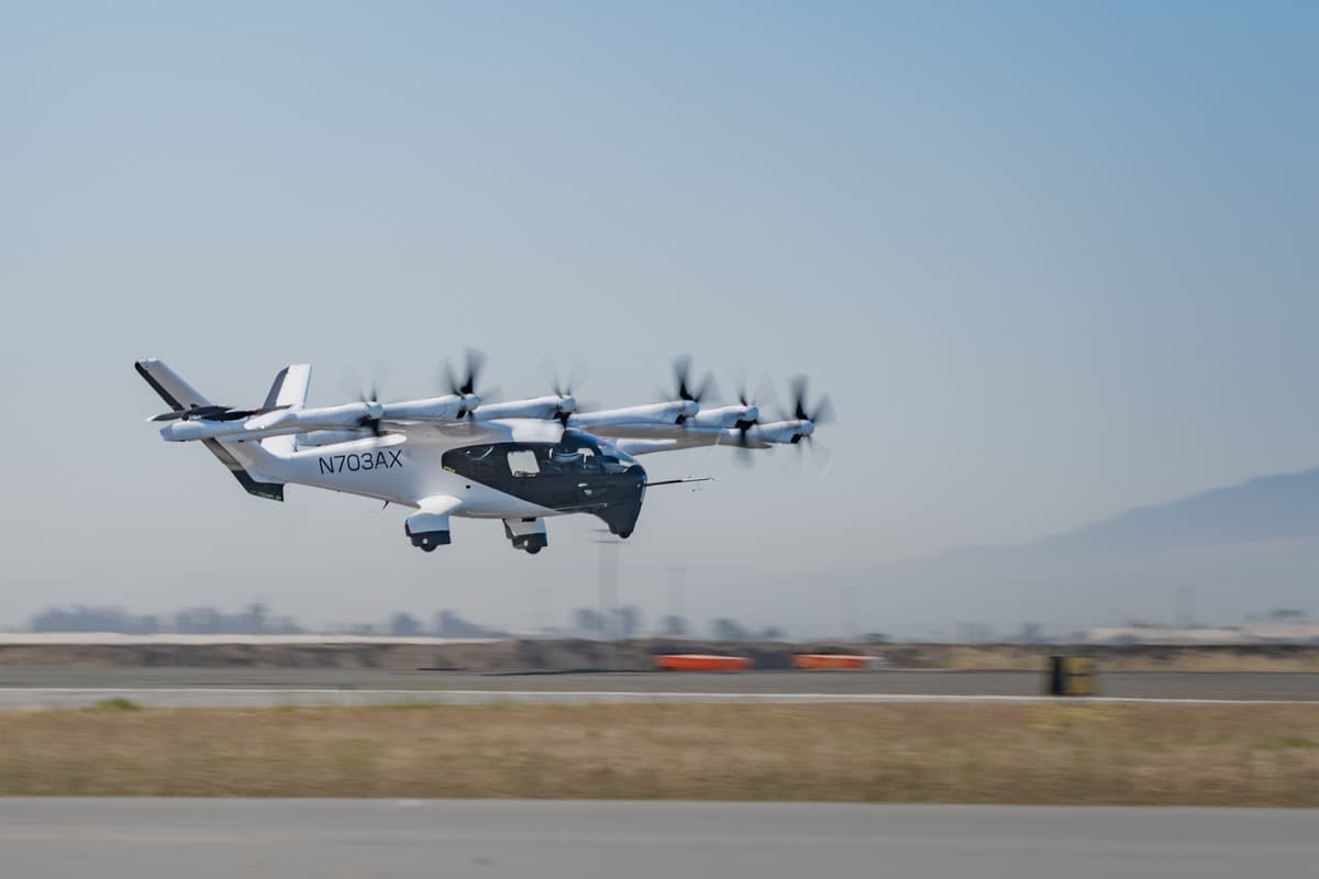 Archer демонстрирует первый полет своего Midnight eVTOL