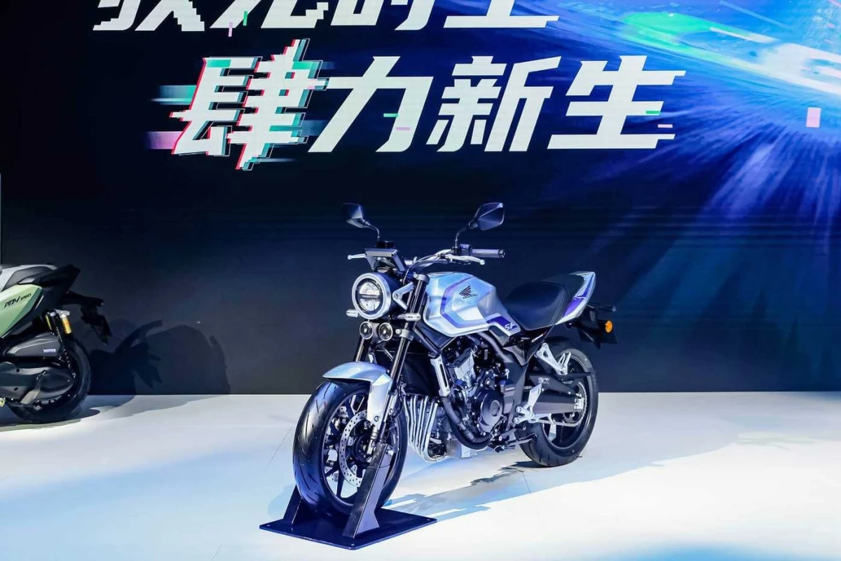 Honda E-Clutch жүйесімен жабдықталған жаңа 500 текше сантиметрлік мотоциклдерін ұсынады